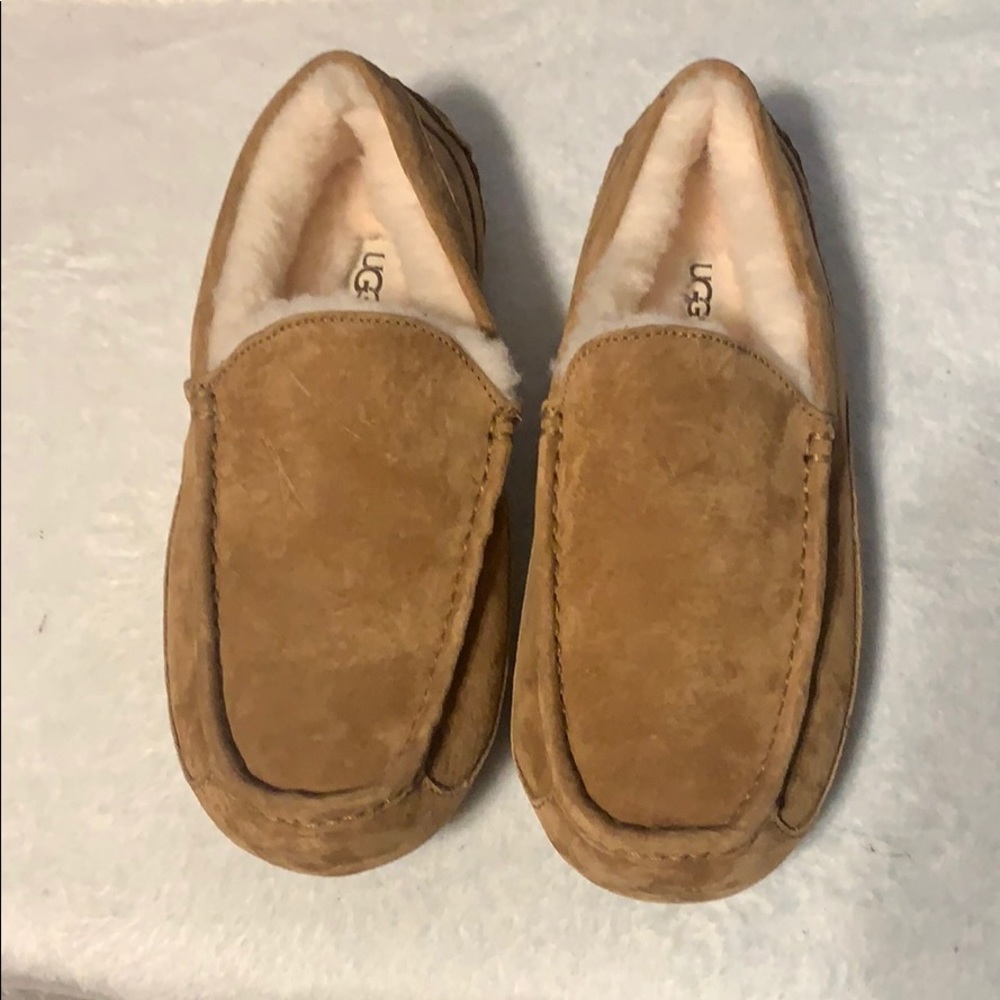 Brand new never worn Ugg men’s loafer size 8